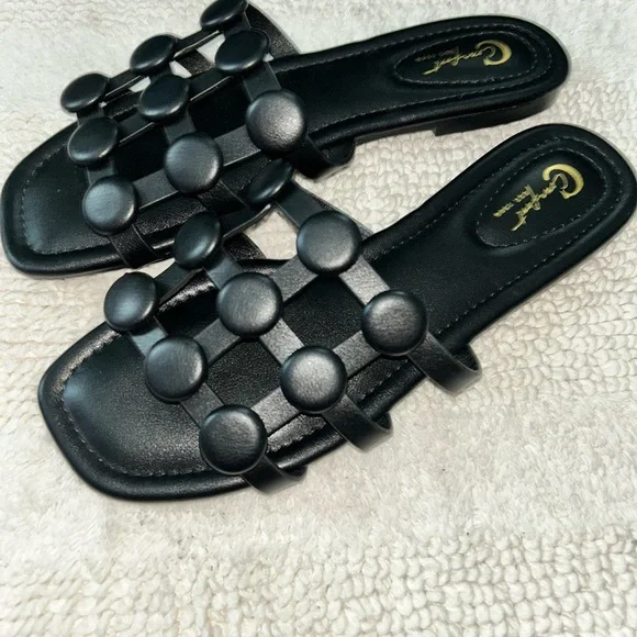 Elegant Black Sandals by Comfort - Picture 2 of 4